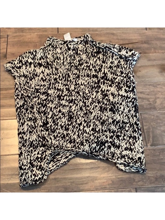 Forever 21 Tops - Forever 21 Black & White Marled Boxy Short-Sleeve Sweater